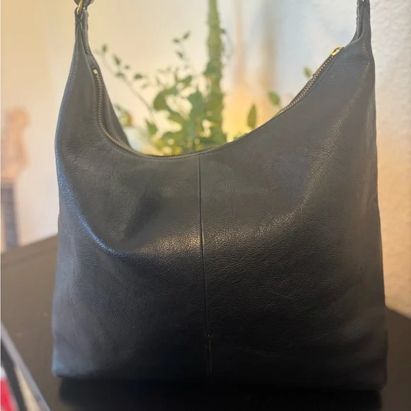 🔑 Fossil Black Leather Hobo Bag with Gold Buckles - Picture 3 of 8